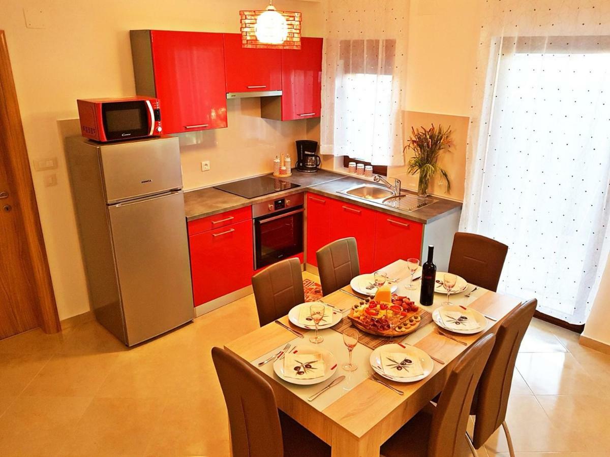 The Willow Garden Apartment House Marčana Екстериор снимка