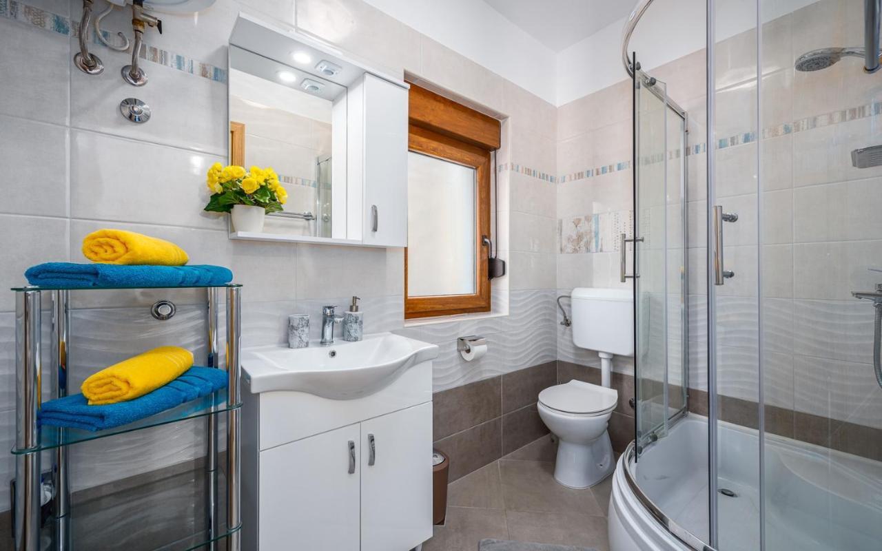 The Willow Garden Apartment House Marčana Екстериор снимка