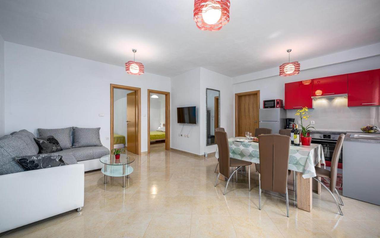 The Willow Garden Apartment House Marčana Екстериор снимка