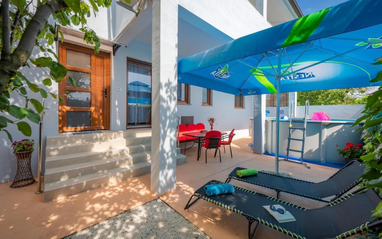 The Willow Garden Apartment House Marčana Екстериор снимка